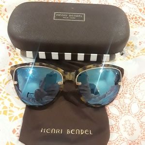 Henri Bendel excellent condition sunglasses
